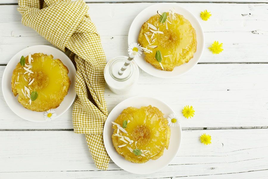 3 tortine all'ananas e bicchiere di latte